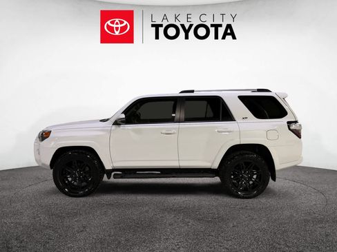 Used 2022 Toyota 4Runner SR5 Premium w/ Moonroof Package image 3