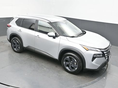 Used 2025 Nissan Rogue SV image 31