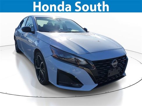 Used 2023 Nissan Altima 2.5 SR image 1