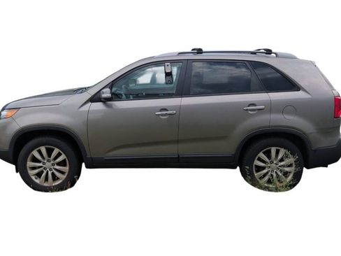 Used 2011 Kia Sorento LX FWD image 2