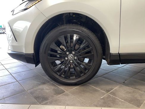 Used 2024 Toyota Venza Nightshade image 17