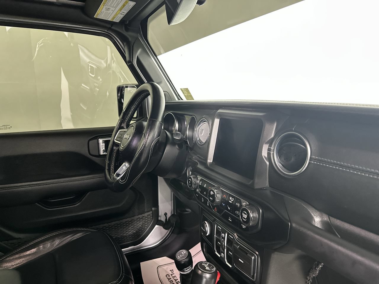 Used 2022 Jeep Wrangler Unlimited Sahara w/ LED Lighting Group AWD/4WD image 14