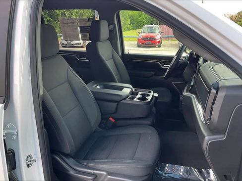 Used 2025 Chevrolet Silverado 2500 LT w/ Convenience Package image 8