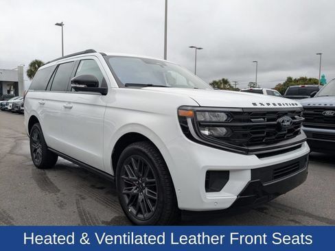 Used 2025 Ford Expedition Platinum w/ Stealth Performance Package AWD/4WD image 2