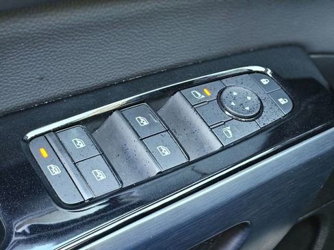 Used 2025 Nissan Pathfinder SL image 21