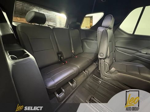 Used 2022 Chevrolet Traverse Premier w/ Redline Edition FWD image 11