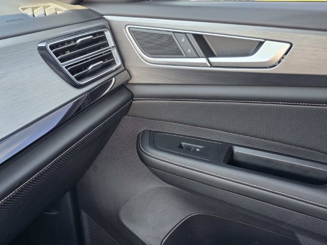 Used 2024 Volkswagen Atlas Cross Sport SE FWD image 18