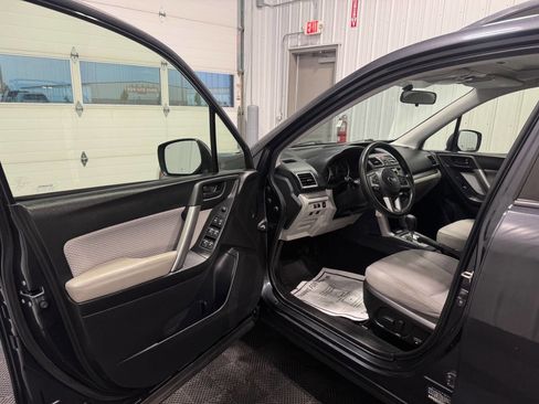 Used 2017 Subaru Forester 2.5i Premium w/ Protection Package #1 AWD/4WD image 7