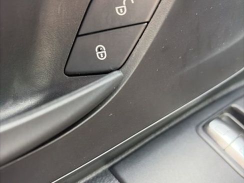 Used 2023 Mercedes-Benz Metris Passenger image 31