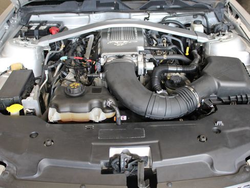 Used 2010 Ford Mustang GT RWD image 41