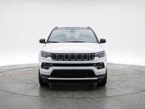 Used 2025 Jeep Compass Limited AWD/4WD image 2