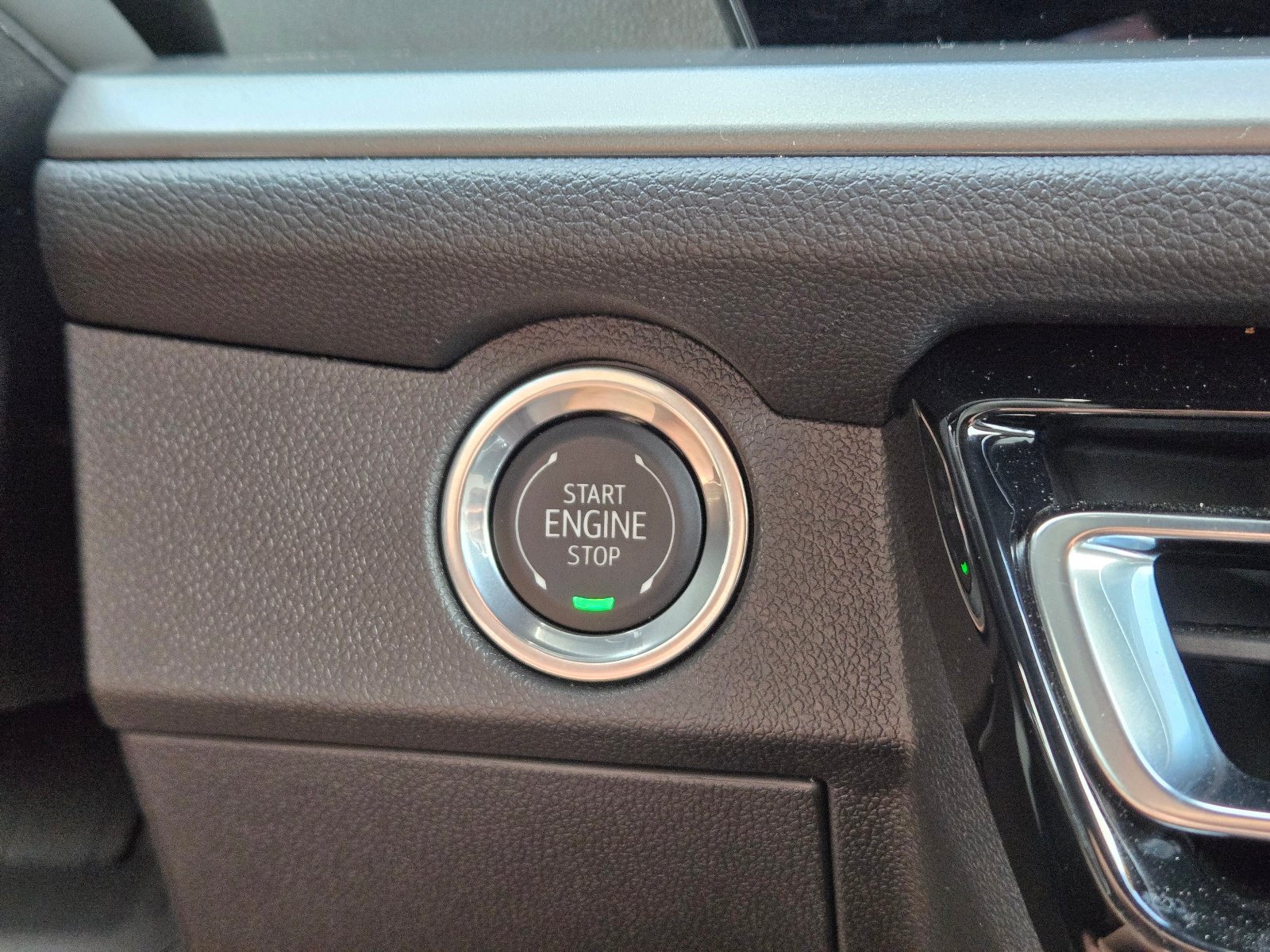Used 2026 Chevrolet Traverse LT FWD image 28