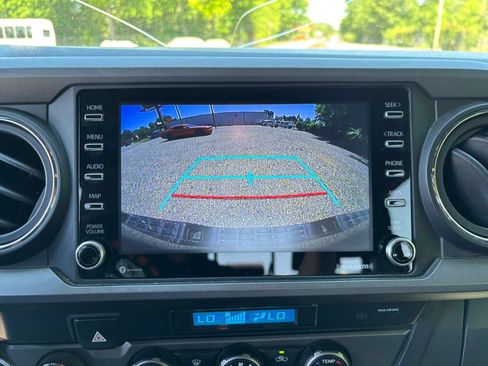 Used 2022 Toyota Tacoma TRD Off-Road AWD/4WD image 20
