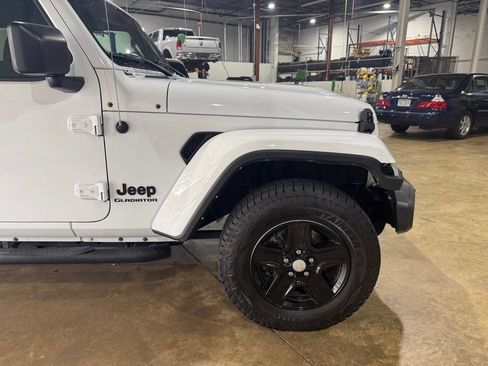 Used 2022 Jeep Gladiator Sport AWD/4WD image 11