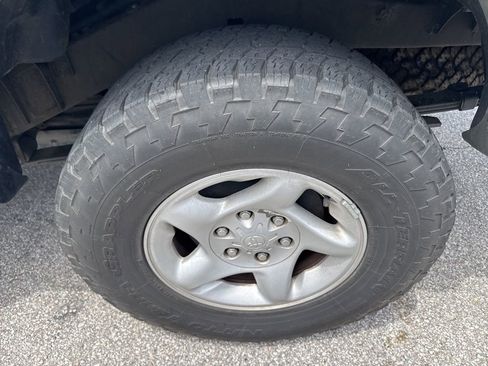 Used 2004 Toyota Tacoma PreRunner RWD image 5