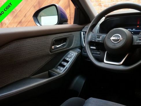 Used 2023 Nissan Rogue SV image 33