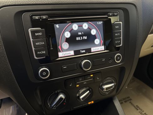 Used 2014 Volkswagen Jetta TDI FWD image 17
