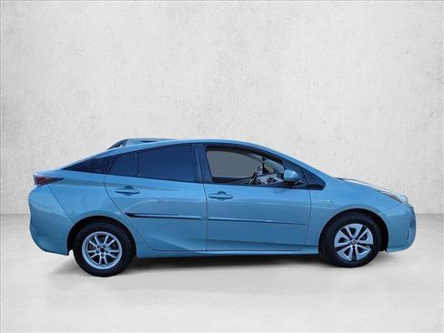 Used 2016 Toyota Prius Four FWD image 4