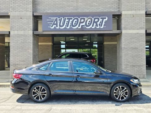 Used 2023 Volkswagen Jetta Sport FWD image 4
