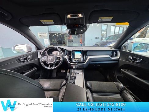 Used 2018 Volvo XC60 T6 R-Design w/ Convenience Package image 11