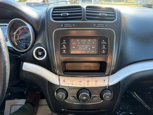 Used 2017 Dodge Journey SXT w/ Comfort/Convenience Group image 23