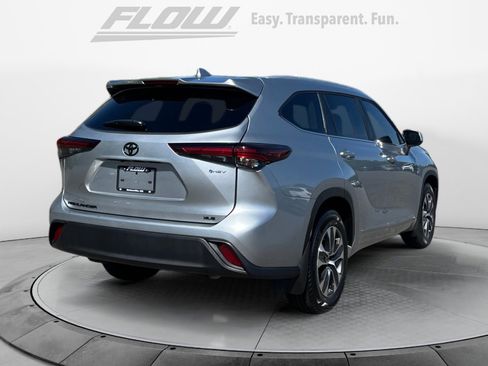 Used 2025 Toyota Highlander XLE AWD/4WD image 9