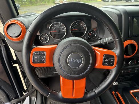 Used 2017 Jeep Wrangler Sahara AWD/4WD image 14
