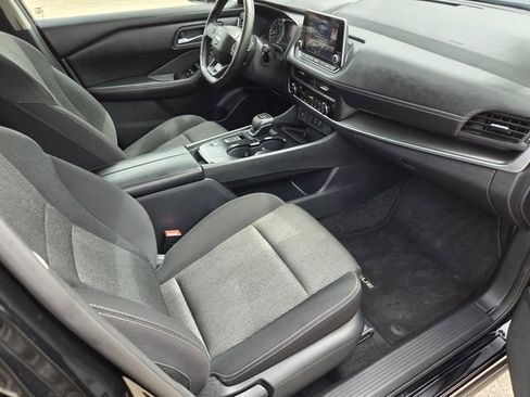Used 2025 Nissan Rogue SV FWD image 19