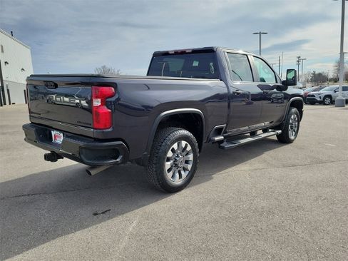 Used 2024 Chevrolet Silverado 2500 Custom w/ Custom Value Package image 4