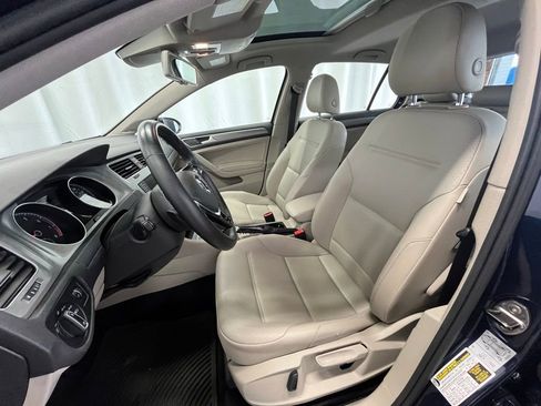 Used 2016 Volkswagen Golf SE image 10