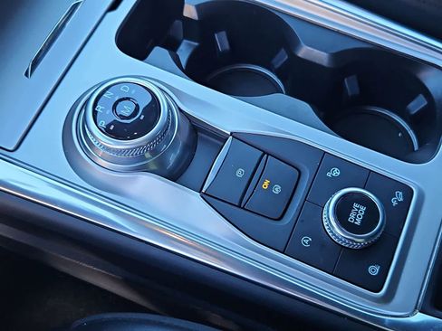 Used 2020 Ford Explorer Platinum w/ Premium Technology Package AWD/4WD image 33
