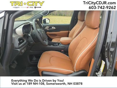 New 2026 Chrysler Pacifica Pinnacle image 9