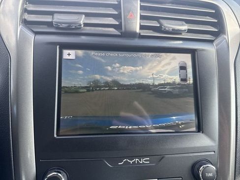 Used 2019 Ford Fusion SE image 25