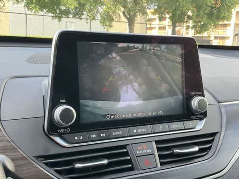 Used 2025 Nissan Altima 2.5 SV image 21