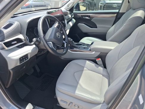 Used 2021 Toyota Highlander Platinum FWD image 15