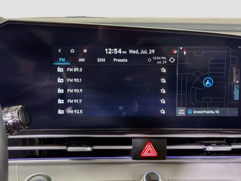 Used 2024 Hyundai Elantra Limited FWD image 21