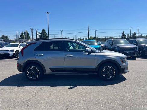 Certified 2023 Kia Niro Wind FWD image 8