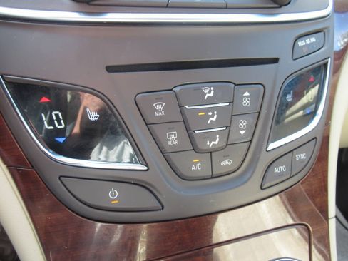 Used 2015 Buick Regal Premium w/ Experience Buick Package FWD image 20