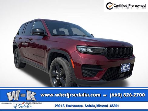 Certified 2023 Jeep Grand Cherokee Altitude AWD/4WD image 1