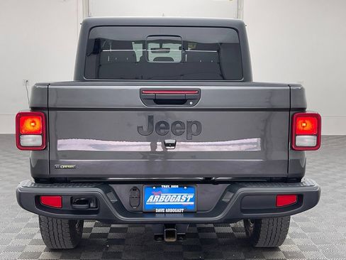 Used 2023 Jeep Gladiator Sport AWD/4WD image 8