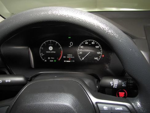 Used 2025 Honda CR-V LX image 4