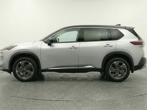 Used 2025 Nissan Rogue SV image 5
