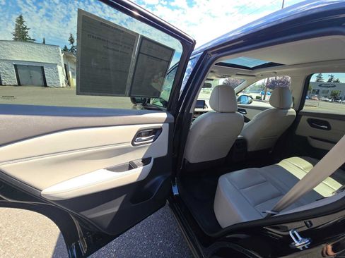 Used 2023 Nissan Rogue SL AWD/4WD image 15