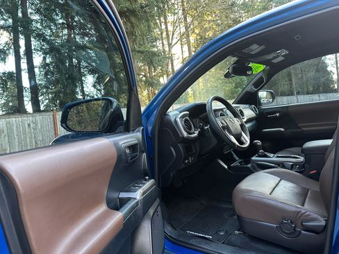 Used 2018 Toyota Tacoma Limited image 20