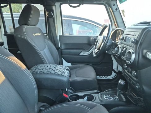 Used 2015 Jeep Wrangler Unlimited Sahara w/ Connectivity Group AWD/4WD image 2