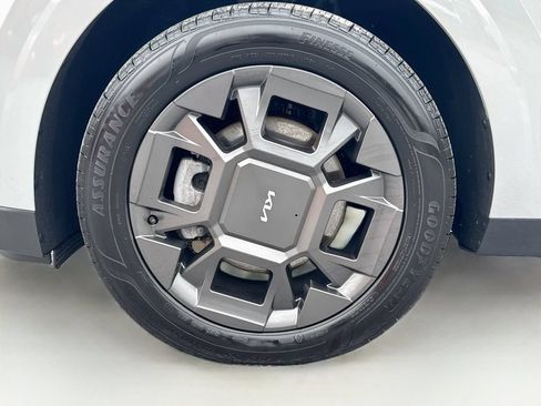 Certified 2026 Kia Carnival EX FWD image 36