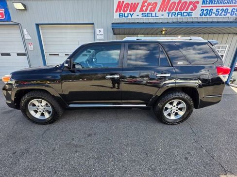 Used 2011 Toyota 4Runner SR5 w/ Convenience Pkg image 8