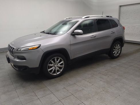 Used 2018 Jeep Cherokee Limited FWD image 2