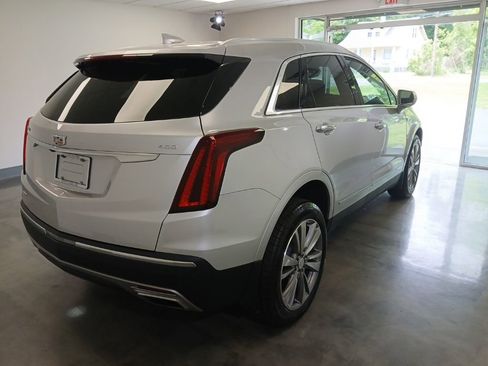 Used 2020 Cadillac XT5 Premium Luxury AWD/4WD image 2
