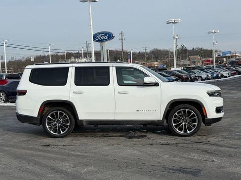 Used 2022 Jeep Wagoneer Series III w/ Premium Group I image 2